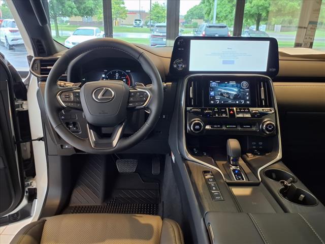 2025 Lexus LX 700h 