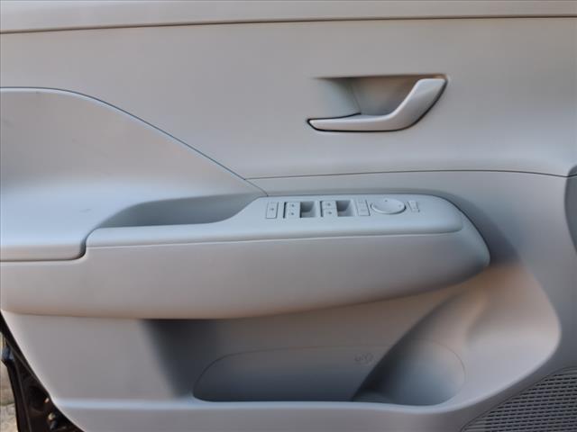 2025 Hyundai KONA SE