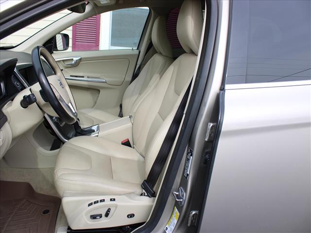 2016 Volvo XC60 T6 Drive-E:14723