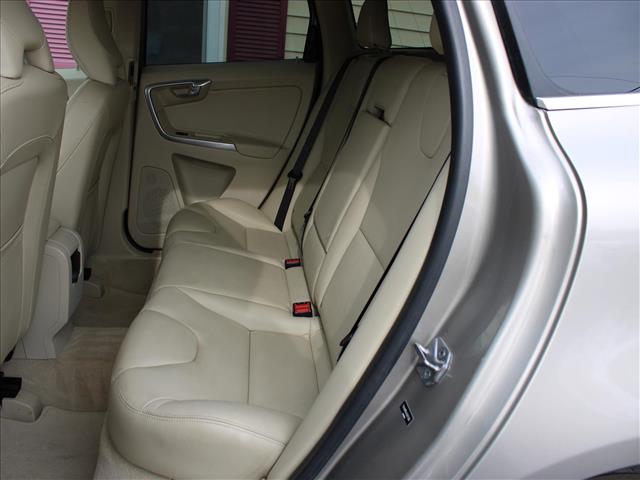 2016 Volvo XC60 T6 Drive-E:14723