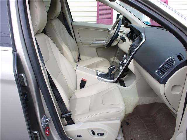 2016 Volvo XC60 T6 Drive-E:14723