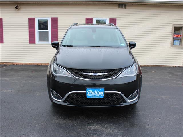 2019 Chrysler Pacifica Touring L photo 3