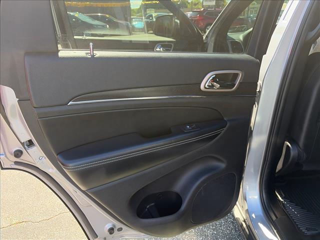 2017 Jeep Grand Cherokee Limited:HC830374