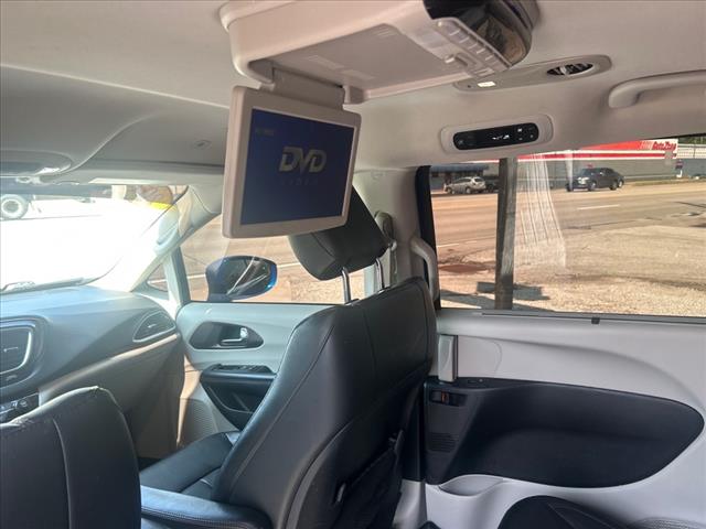2019 Chrysler Pacifica Touring L photo 11