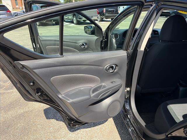 2019 Nissan Versa SV:KL843755