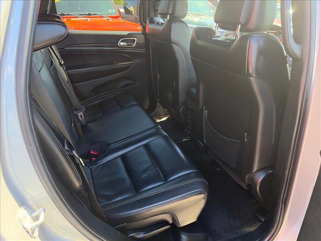2017 Jeep Grand Cherokee Limited:HC830374