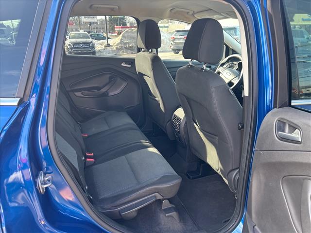 2017 Ford Escape SE:HUB25517