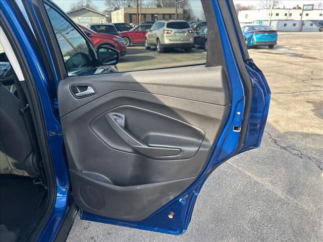 2017 Ford Escape SE:HUB25517