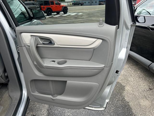 2017 Chevrolet Traverse LS photo 13