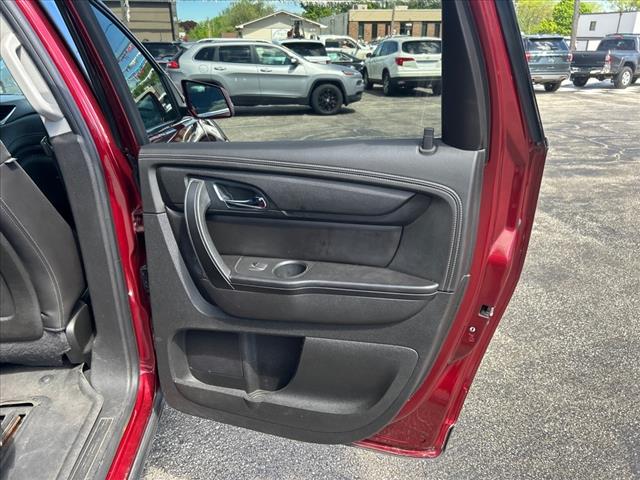 2017 Chevrolet Traverse 2LT photo 13