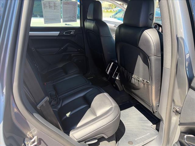 2017 Porsche Cayenne S:HLA53575
