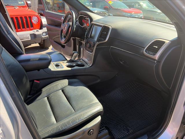 2017 Jeep Grand Cherokee Limited:HC830374