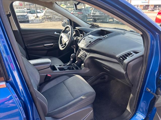 2017 Ford Escape SE:HUB25517