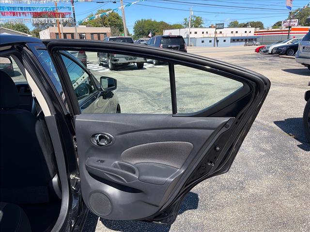 2019 Nissan Versa SV:KL843755