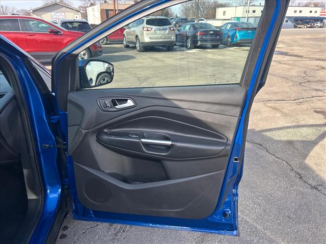 2017 Ford Escape SE:HUB25517