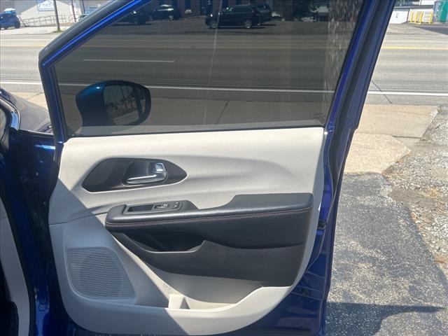 2019 Chrysler Pacifica Touring L photo 15