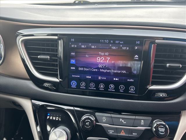 2017 Chrysler Pacifica Touring-L:HR810158