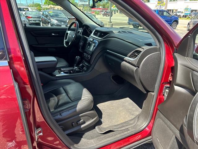 2017 Chevrolet Traverse 2LT photo 16