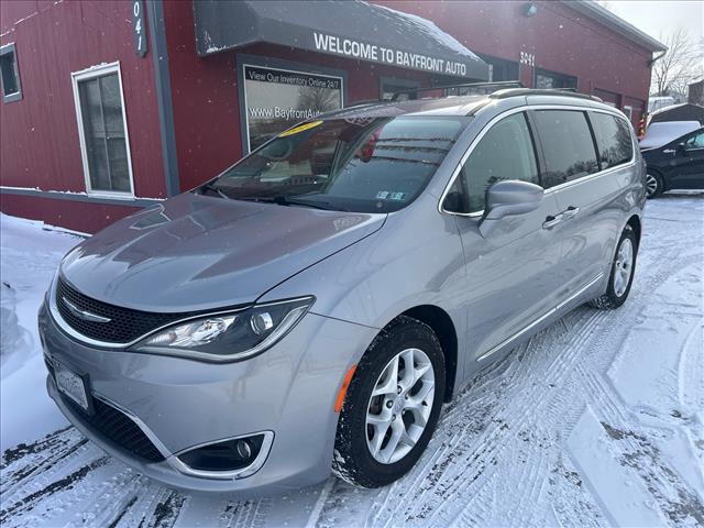 Photo of 2017 Chrysler Pacifica Touring-L in Erie, PA 2017 Chrysler Pacifica Touring-L HR810158