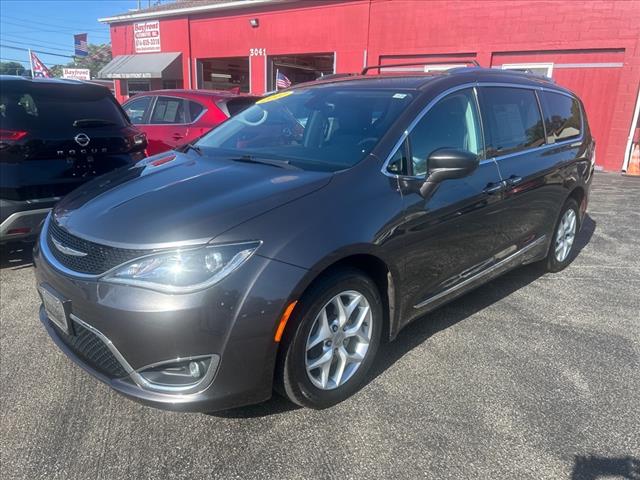 2017 Chrysler Pacifica Touring-L Plus  HR577668