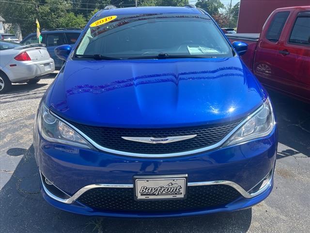 2019 Chrysler Pacifica Touring L photo 2