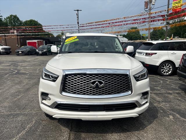 2019 Infiniti QX80 Luxe photo 2