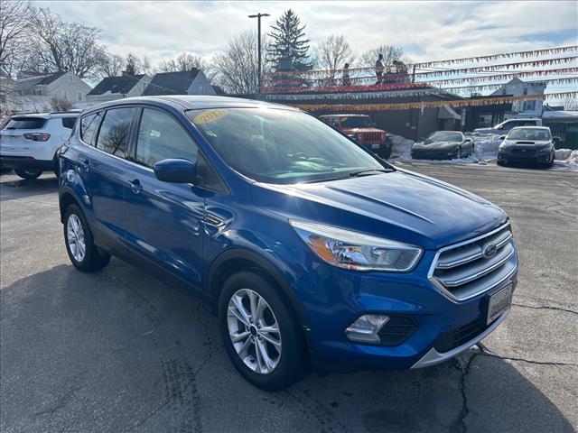 2017 Ford Escape SE:HUB25517