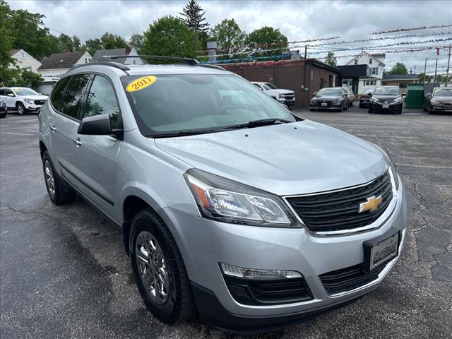2017 Chevrolet Traverse LS photo 3