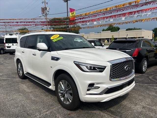 2019 Infiniti QX80 Luxe photo 3