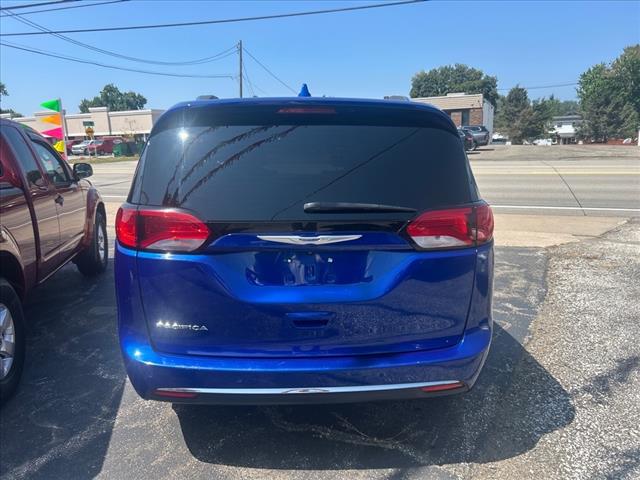 2019 Chrysler Pacifica Touring L photo 5