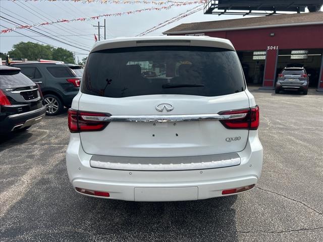 2019 Infiniti QX80 Luxe photo 5
