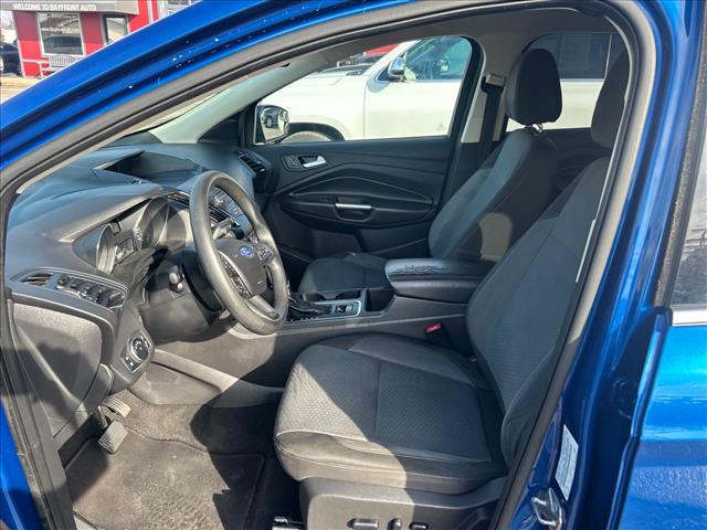 2017 Ford Escape SE:HUB25517