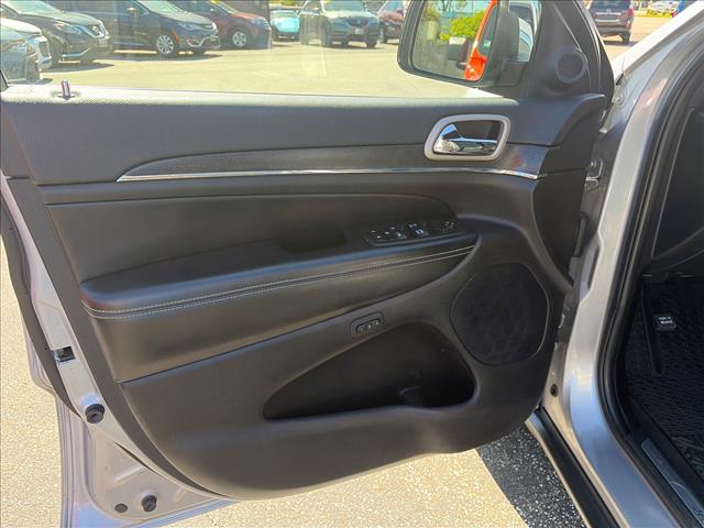 2017 Jeep Grand Cherokee Limited:HC830374