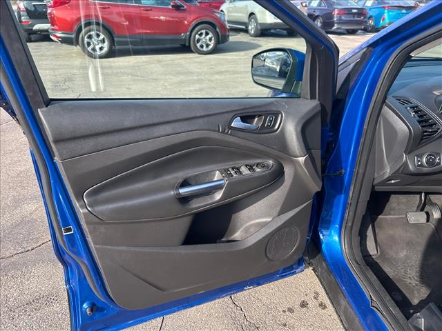 2017 Ford Escape SE:HUB25517