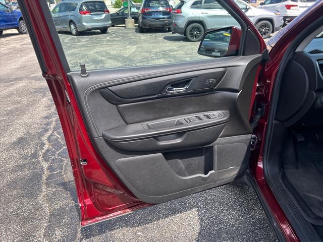 2017 Chevrolet Traverse 2LT photo 8