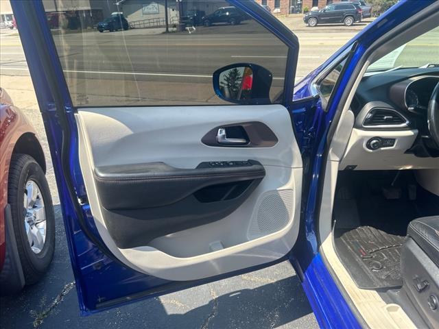 2019 Chrysler Pacifica Touring L photo 8