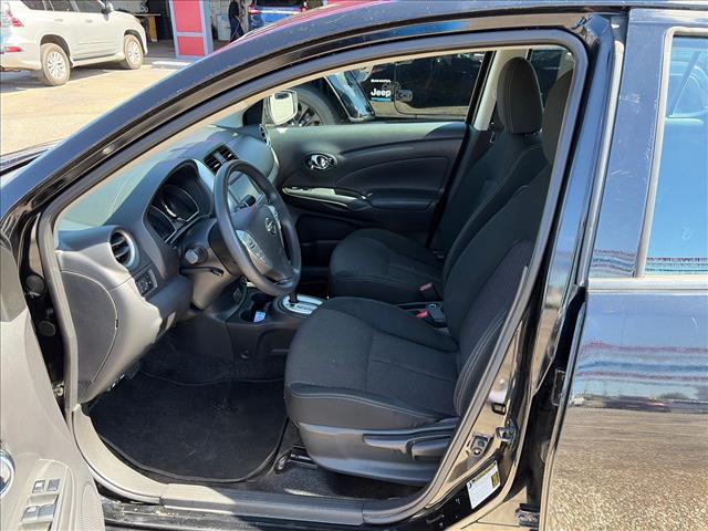2019 Nissan Versa SV:KL843755