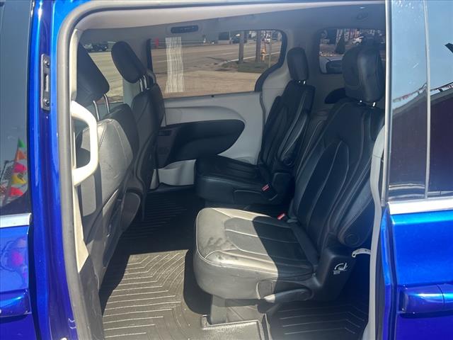 2019 Chrysler Pacifica Touring L photo 9