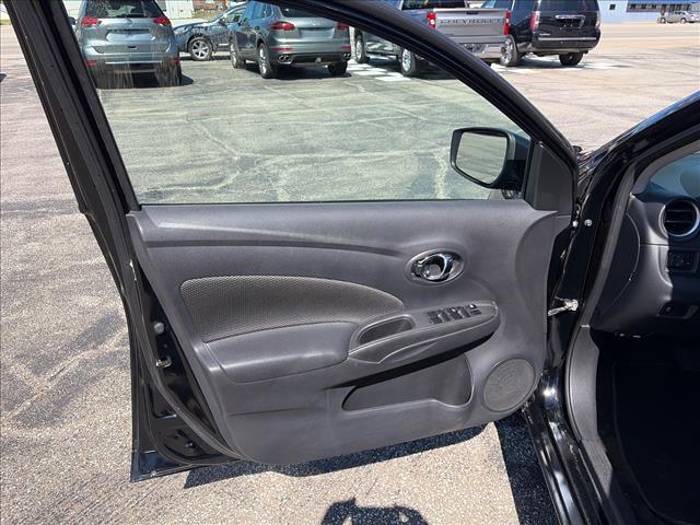 2019 Nissan Versa SV:KL843755
