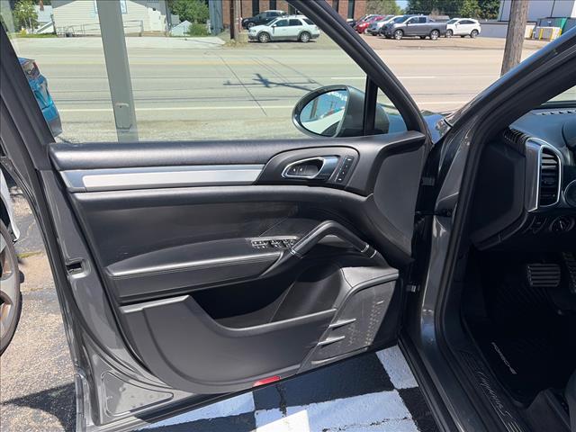 2017 Porsche Cayenne S:HLA53575