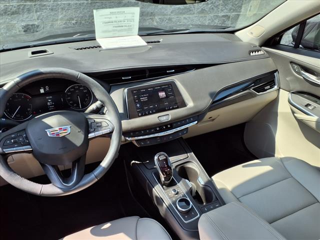 2023 Cadillac XT4 Premium Luxury