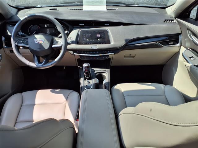 2023 Cadillac XT4 Premium Luxury