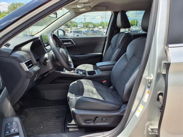 2023 Mitsubishi Outlander SE