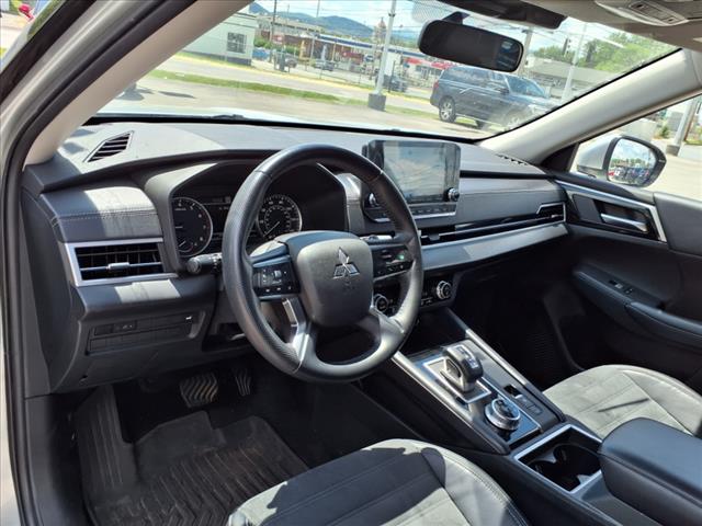 2023 Mitsubishi Outlander SE