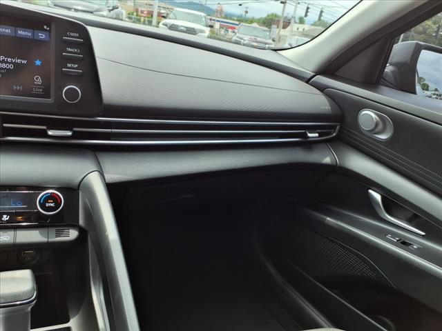 2022 Hyundai ELANTRA SEL