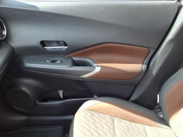 2021 Nissan Kicks SR