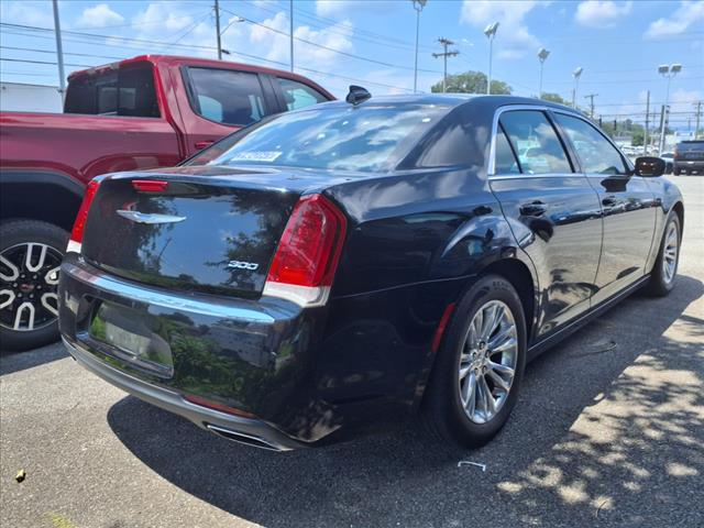 2017 Chrysler 300 Limited