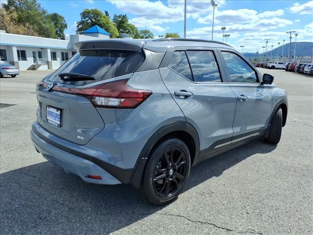 2021 Nissan Kicks SR