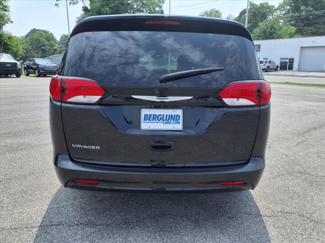 2023 Chrysler Voyager LX