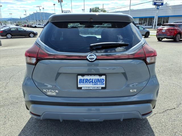 2021 Nissan Kicks SR